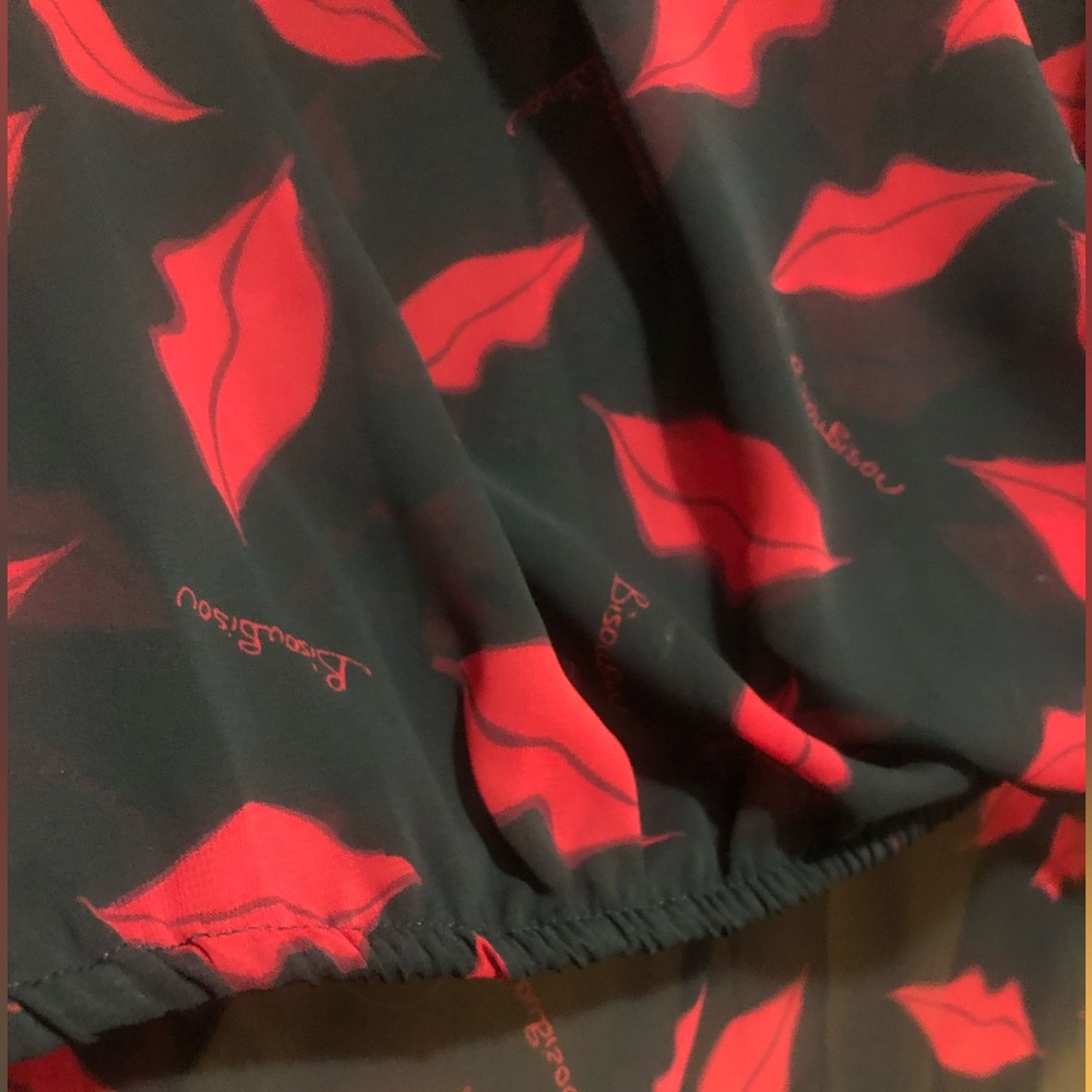Bisou Bisou Black Red Sheer Lip Print Blouse XL - Picture 6 of 11